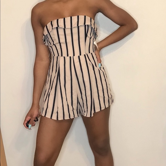 AKIRA Stripped Romper Size M - Picture 5 of 5